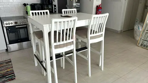White wooden dining table with 4 matching high chairs - good condition