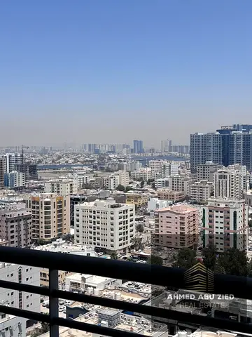 كبر وأجمل شقة 3 غرف وصالة مع إطلالة بحرية للإيجار السنوي في الراشدية 3 – عجمان فرصة مميزة جداً للعائلات الباحثة عن الفخامة والمساحة الواسعة والإطلالة