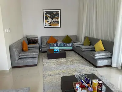 End Unit 3BR Townhouse | Vacant | Al Lilac