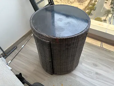 Round Wicker Outdoor Table and chairs