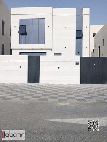 For rent in Ajman, Al Helio area: First-time occupancy. Features 5 master bedrooms, a separate majlis, and a living room.