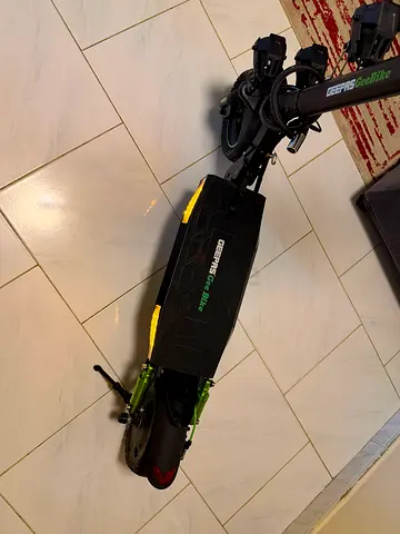 GEEPASS GeeBike Electric scooter with original bill & warranty. Model number GEST63088