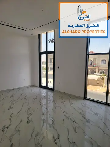 فيلا فاخرة للبيع في الحوشي الشارقة | أول ساكن | 5 غرف ماستر | 5,000 قدم | تشطيب فاخر