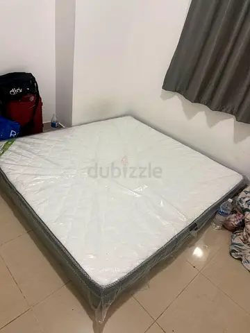 180 x 200 King mattress in good condition — barely used, with cover