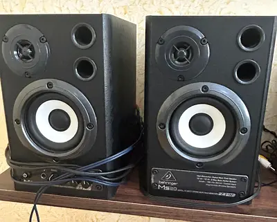 Pair of Behringer MS20 Powered Studio Monitor Speakers - Excellent Condition