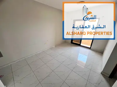 غرفه ماستر وبلكونه وخزانات بالحائط فى الروضه١ على الطريق مباشرة قريب لشارع الشيخ عمار ومقابل كنز هايبر ماركت