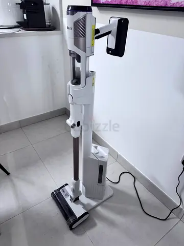 Shark detect cordless stick vacuum - good condition leaving sale