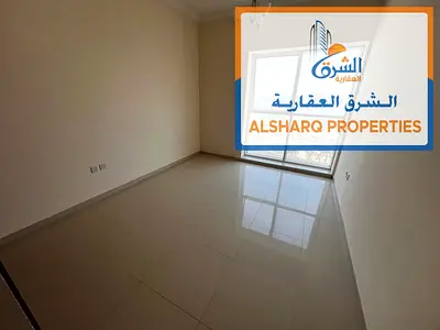 غرفتان وصالة بشارع المينا، مساحة كبيرة، بلكونة بإطلالة ممتازة، 3 حمامات، غرفة ماستر، خزائن حائط، تكييف مركزي، صيانة على المالك.