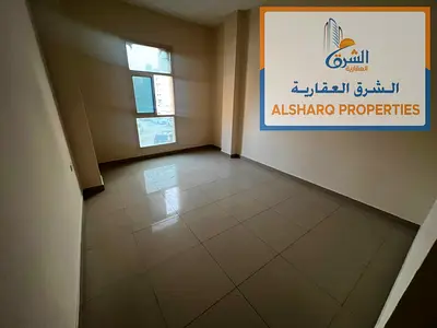بلكونة باطلالة مفتوحة _ غرفة ماستر _ موقع مميز بالقرب من جميع الخدمات تاني صف من كورنيش عجمان