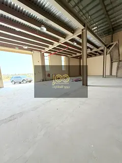 Strategic location on two main roads, suitable for various activities.
