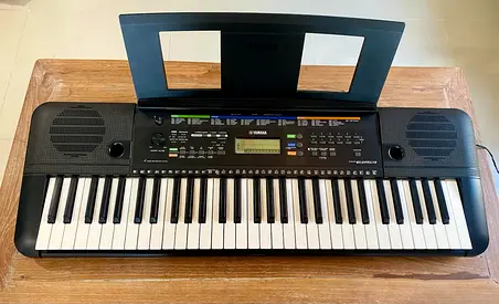 Yamaha 61-Key Portable Keyboard with Built-in Speakers