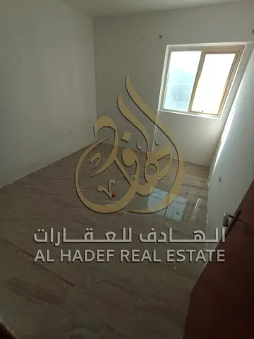غرفتين وصالة للإيجار السنوي في الخان الشارقة عقد عزاب وشيرنج صريح مساحة ممتازة وموقع مميز قريب من الخدمات السعر 50000 درهم والدفع على 4 أو 6 دفعات