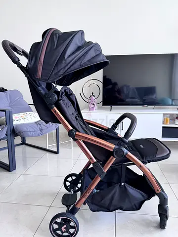 Baby stroller ( leclerc) travel friendly