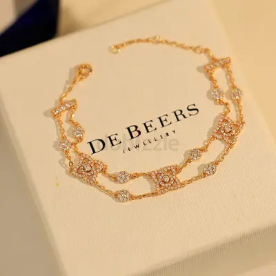DE BEERS
Lotus by DE BEERS 18-karat white gold diamond bracelet