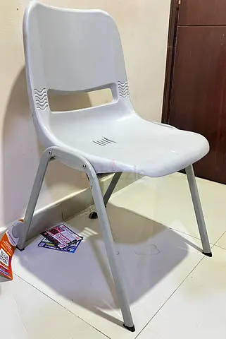 6 Grey Hercules Plastic Stackable Chair with Metal Legs - Excellent Condition (Shifting Clearence)