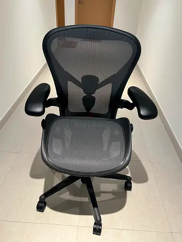 Herman miller Aeron remastered size B fully loaded