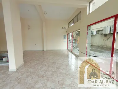محل تجاري للإيجار السنوي في المجاز 2 – الشارقة | مساحة 2,100 قدم مربع | 6 أشهر مجانية فرصة مميزة لأصحاب الأنشطة التجارية الباحثين عن محل بموقع حيوي