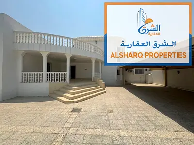 فيلا واسعة للإيجار السنوي في العزراء – الشارقة | روف وملحق خارجي متكامل