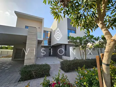 Luxury Townhouse | Brand New | Modern Finishes