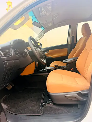 2025 Toyota FORTUNER 照片 10