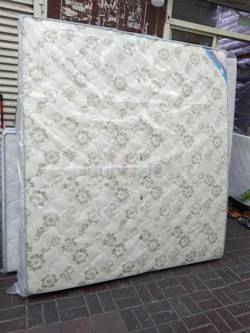 180x200cm King size mattress. Same day delivery available