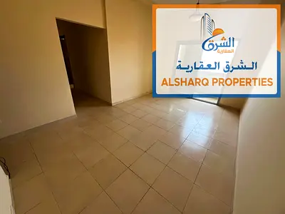شقة غرفتين وصالة بمساحة كبيرة للإيجار في النعيمية 1 مقابل أبراج النعيمية، بلكونة بإطلالة مفتوحة وموقع حيوي قريب من جميع الخدمات