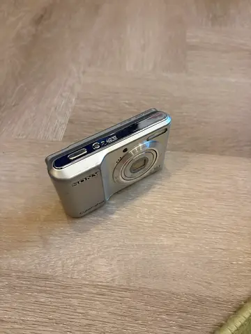Compact Sony Cyber-shot DCS S2100 Point-and-Shoot Camera - Good Condition