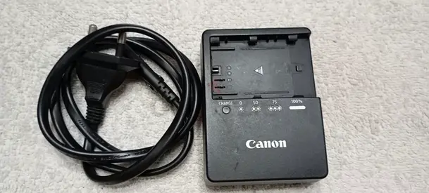 Canon 5D Mark 3 Battery Charger with Power Cable Memmery Card 75-300 Lense (for Canon cameras)