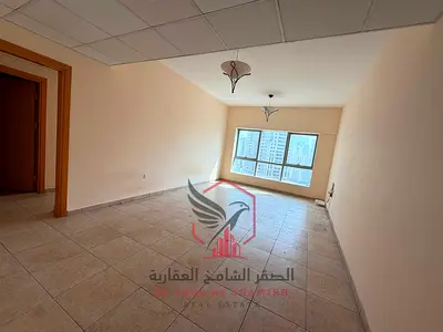 شقة بمساحة كبيرة ومميزة، مع إطلالة مفتوحة، في موقع حيوي بمنطقة المجاز 2.
