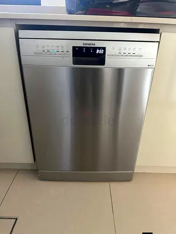 Free delivery Siemens IQ300 digital 3 rack dishwasher - good condition