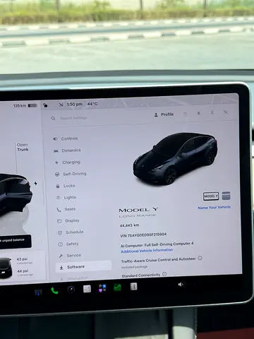 2025 Tesla MODEL Y — фото 10