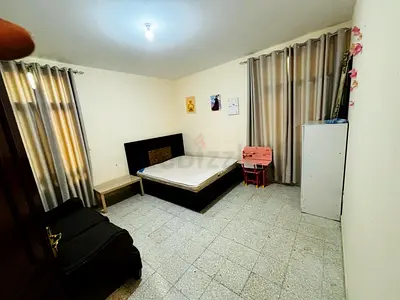 Single bedroom available