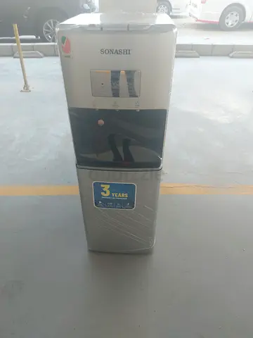 Bottom load water dispenser