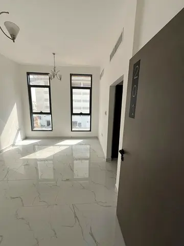 لسكان دبي: وفّر الإيجار ووسّع مساحتك | 28,000 درهم | غرفة وصالة | العامرة