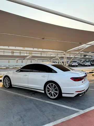 صورة 3 لـ 2022 AUDI S8