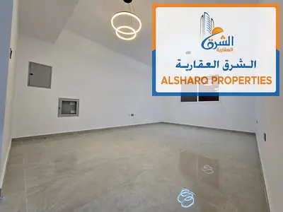 A unique opportunity to live in a brand new building, with high-end finishes, a spacious area, a master bedroom, and central air conditioning. Suitabl