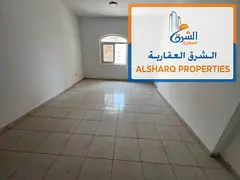 Studio apartment with a semi-detached kitchen, built-in wardrobes, central air conditioning, and eas