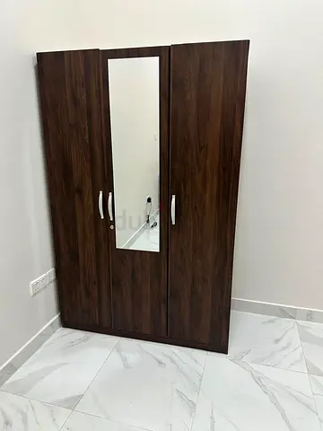 Dark wood 3-door wardrobe with mirror - good condition