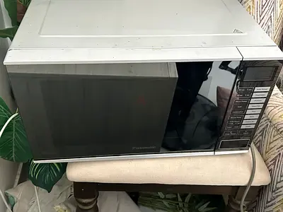 Panasonic countertop microwave oven - good working condition