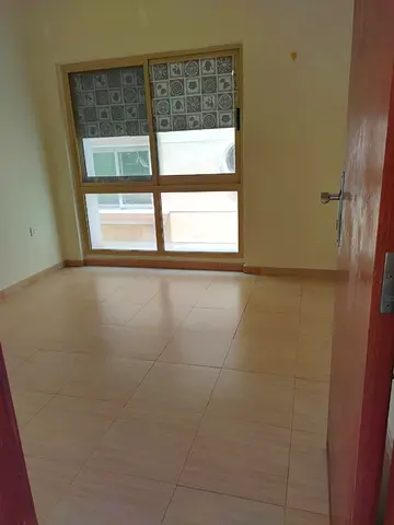 HOT DEAL 1 BHK FLAT FOR RENT AT NEAR ABUHAIL METRO RENT 50K C/AC GOOD FOR FAMILY SHARING ALLOWED WITH BALCONY CAR PARKING 4 PAYMANTE MORE DETAILS CAL