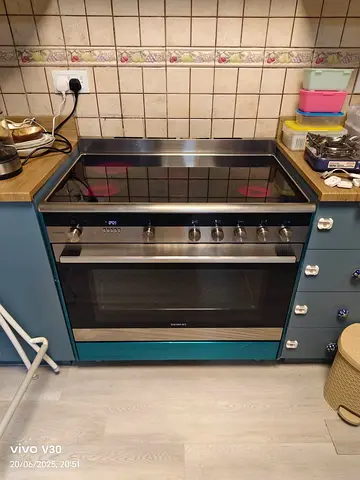 Siemens ceramic electric range with oven - good condition