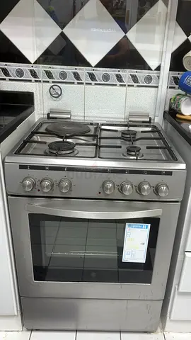 Stainless steel cooker with 3 gas burner n 1 electric hot plate,  electric oven in good condition