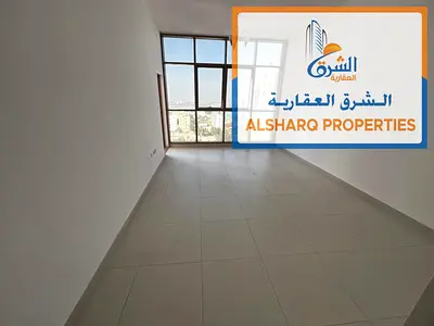 In the garden, a prime location close to the bus station - a separate lounge with built-in wardrobes, a large space with a balcony