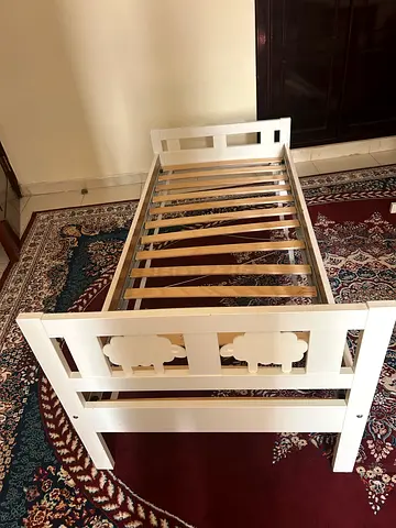 White Wooden Baby Crib in Good Condition