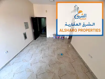 في الجرف 2  خلف مركز دلتا  مساحه كبيره  بلكونه اطلاله مفتوحه  موقع مميز وخادمي  سهل المخرج للشارقه ودبي  27 الف