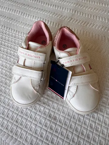 Tommy Hilfiger kids sneakers size 27