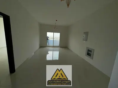 شقة فاخرة للإيجار السنوي (غرفة وصالة ماستر + إطلالة بحرية + باركن مجاني) ثاني صف من كورنيش عجمان – بناية جديدة