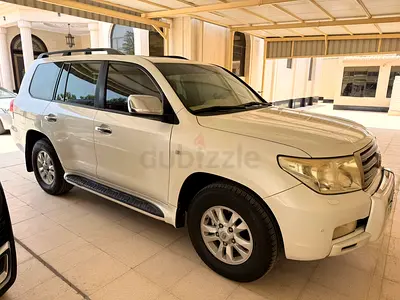 Land Cruiser VXR in clean condition 2 keys