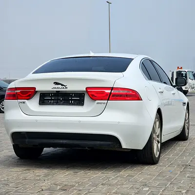 صورة 5 لـ 2016 Jaguar XE