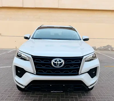 2025 Toyota FORTUNER 照片 3